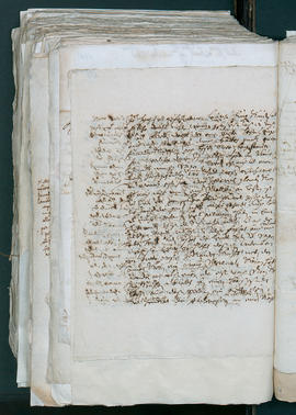 476v